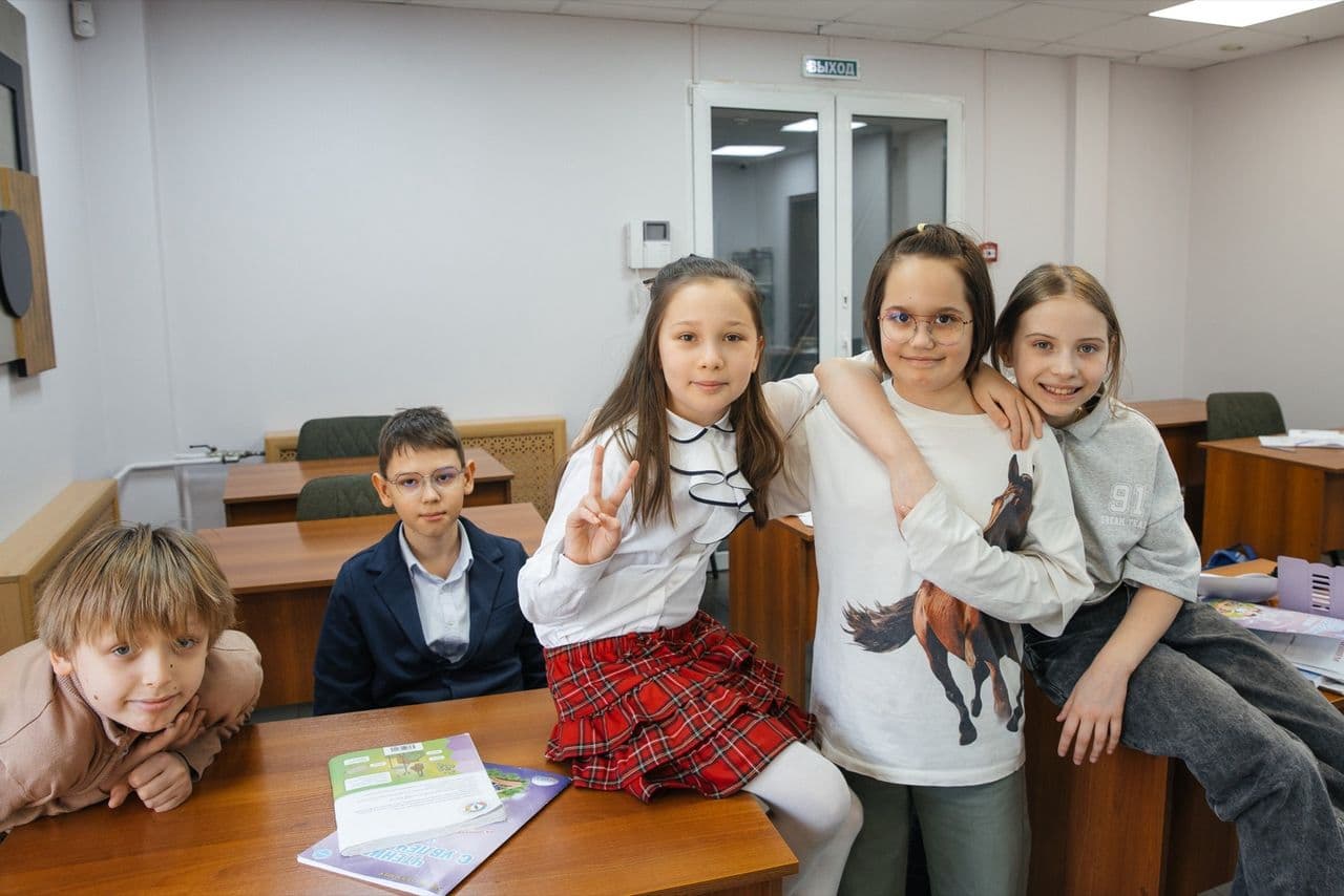 Ученики «Вылитого математика» в классе на Вавилова